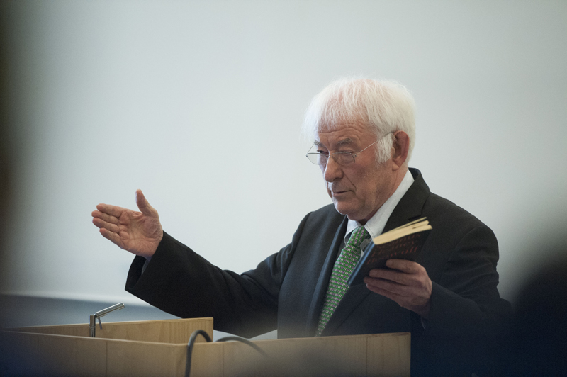 Poet Seamus Heaney during a reading at the Medievalism Conference. (Photo courtesy of Alan Richardson