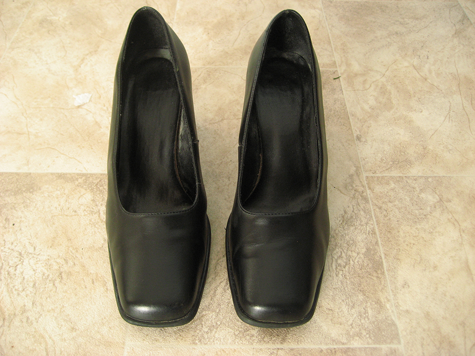 Now the shoe on the right of the picture has had the oil and vinegar blacking applied. It’s not as shiny as the shoe before treatment, but is shinier than the cheap blacking upon first application.
