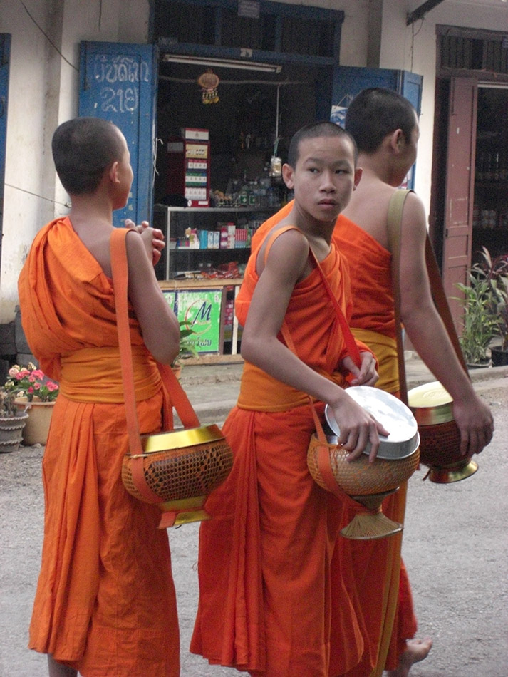 Monks in Laos_1