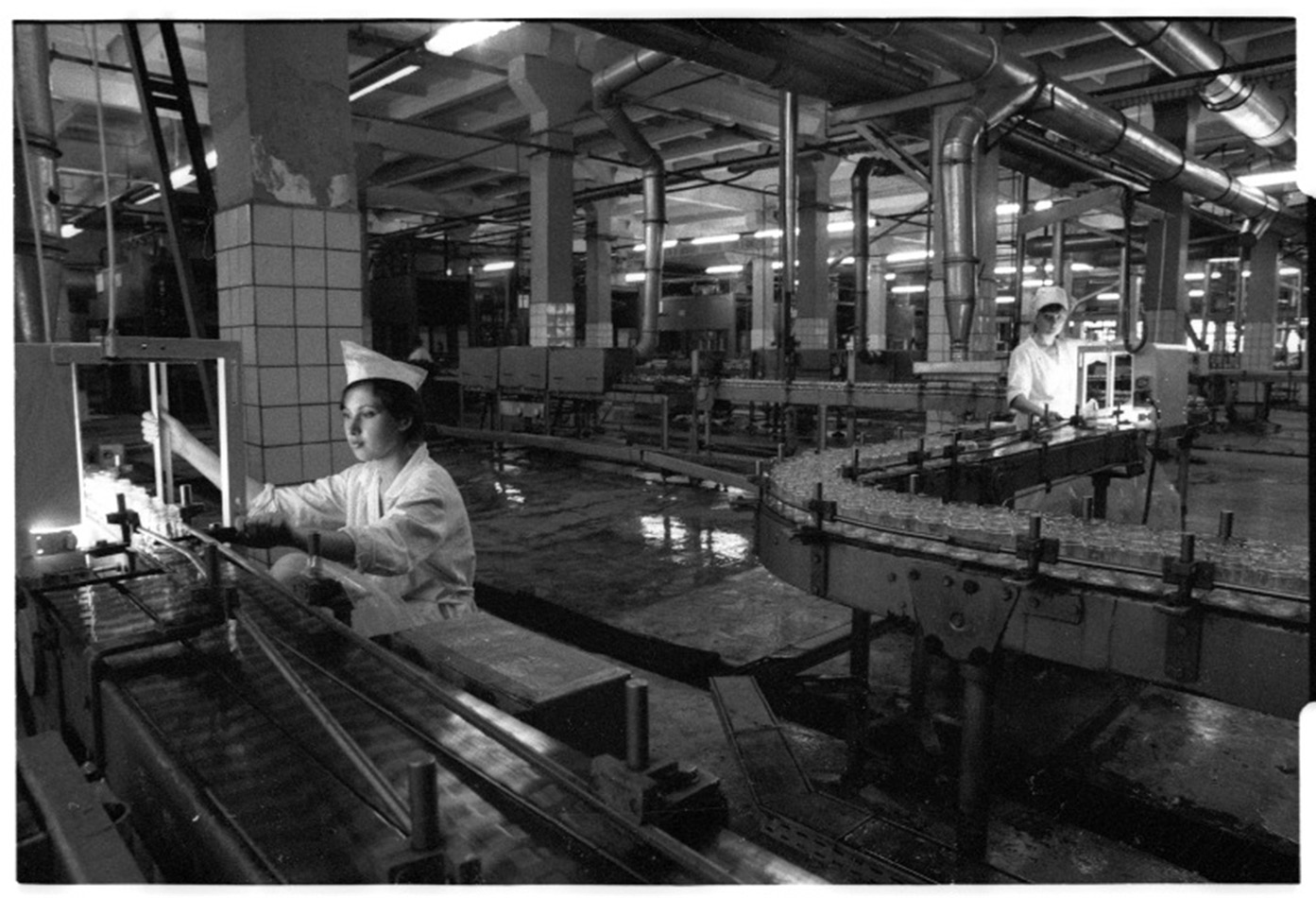 Soviet women factory workers, by Franki Raffles, 1989 [2014-4-038-5a]. ©Franki Raffles Estate