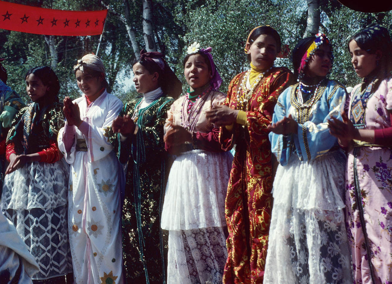 Girls performing at an Asni Festival du Trone